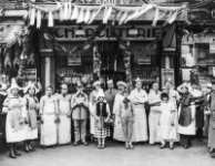 Cliquez sur l'image La Boutique en 1933 pour la voir en grand - AFG75 - La Boutique en 1933